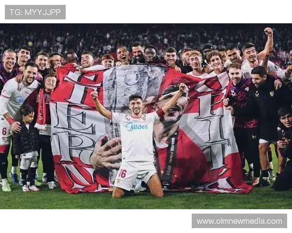 足球巨星风采：赛场荣耀与传奇人生全记录